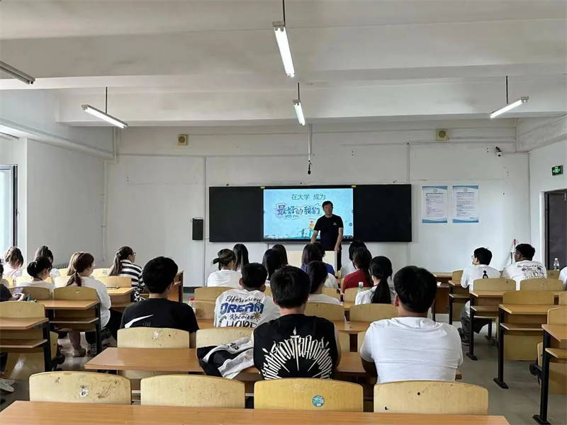 以“心”迎新、温暖相伴、追梦而遇、沐光而行---伟德国际victor1946人力资源管理专业2023级新生专业教育纪实 (5)