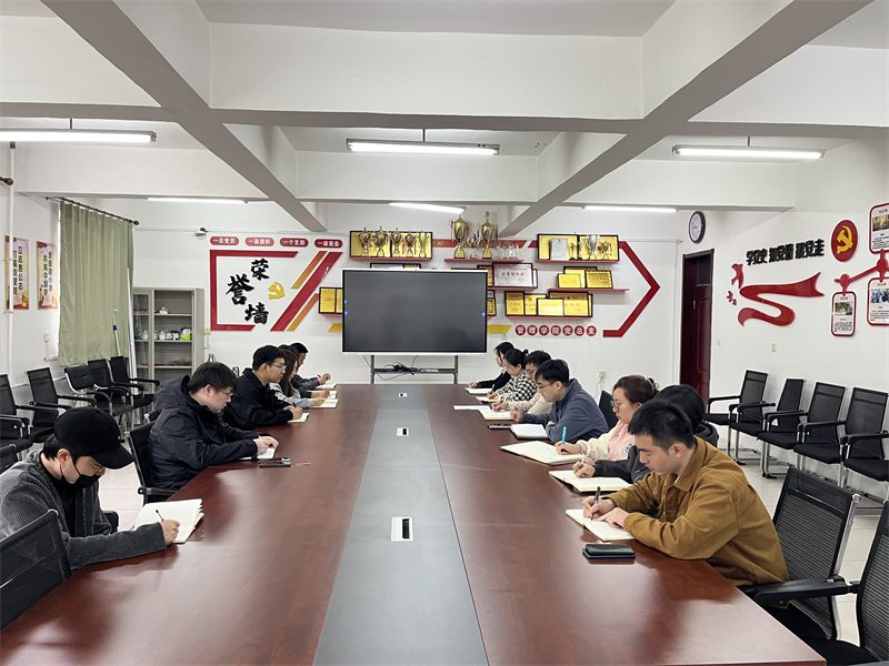 伟德国际victor1946召开辅导员工作例会