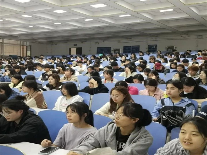 伟德国际victor1946举办“研途漫漫 坚毅向前”考研备考讲座 (3)