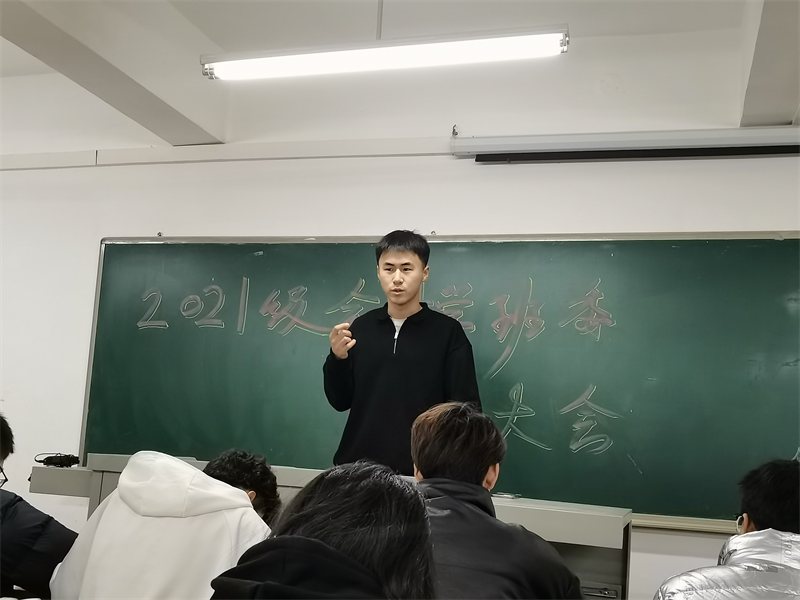 伟德国际victor1946开展班级干部述职及民主测评工作