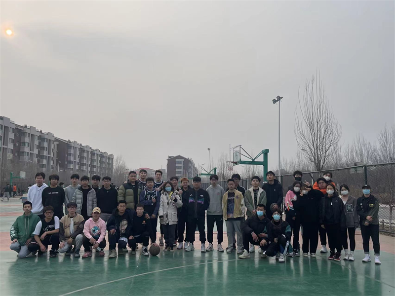 伟德国际victor1946开展“战疫情，强体魄”校园篮球赛（1）