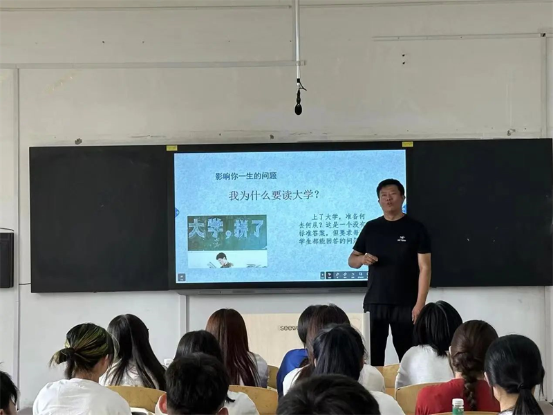 以“心”迎新、温暖相伴、追梦而遇、沐光而行---伟德国际victor1946人力资源管理专业2023级新生专业教育纪实 (4)